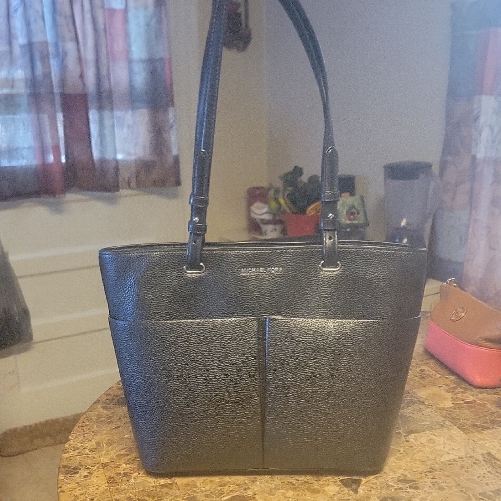 Michael Kors Elegant Black Tote